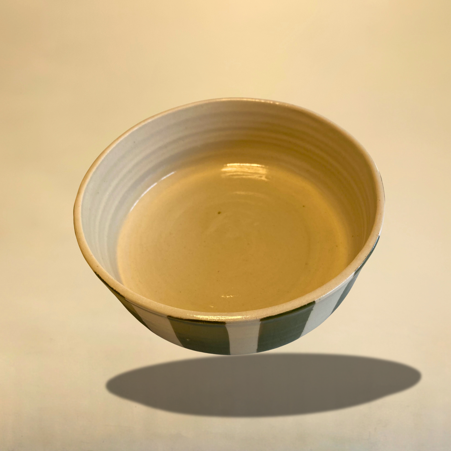 Gamelle en céramique artisanale motif rayures vert