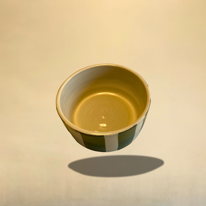 Gamelle en céramique artisanale motif rayures vert