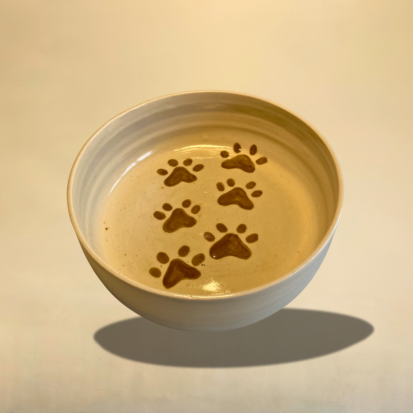 Gamelle en céramique artisanale motif pattes